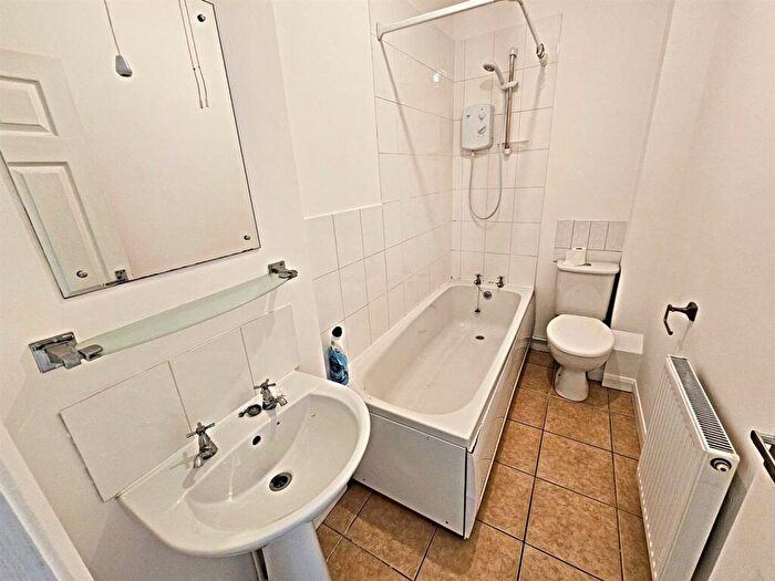 3 Bedroom Terraced House To Rent In High Street, Treorchy, CF42