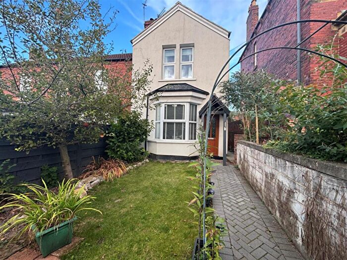 2 Bedroom Semi-Detached House For Sale In Leeds Road, Kippax, Leeds, LS25