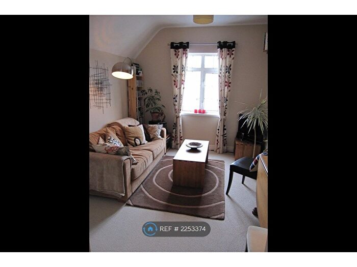 2 Bedroom Flat To Rent In Swinburne Road, Oxford, OX4