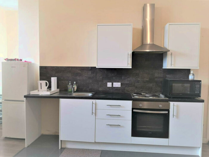 1 Bedroom Flat To Rent In Harehills Lane, Leeds, LS9