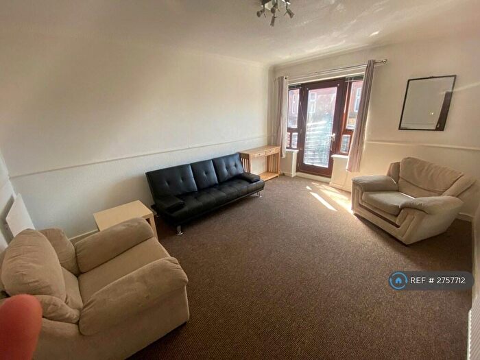 4 Bedroom Terraced House To Rent In Abercromby Street, Glasgow, G40