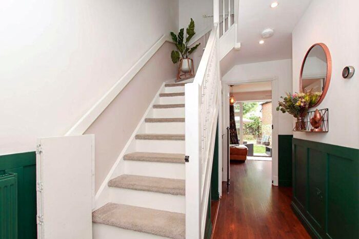 2 Bedroom Cottage For Sale In Park Road, Tring, HP23