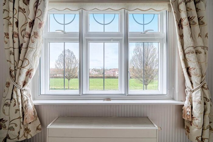 2 Bedroom Retirement Property For Sale In Central Road, Wirral, CH62