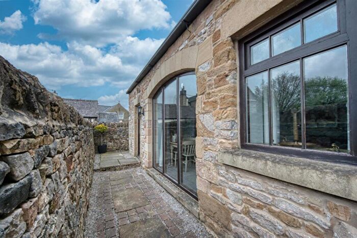 2 Bedroom Barn Conversion For Sale In Market Close, Hope, Hope Valley, S33