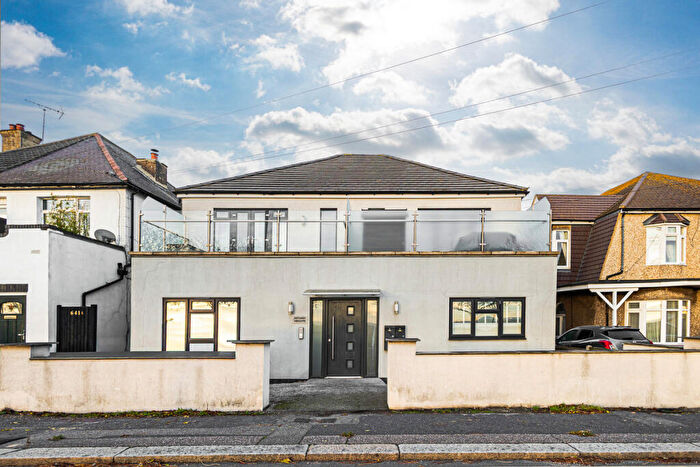 1 Bedroom Apartment For Sale In London Road, Hadleigh, SS7