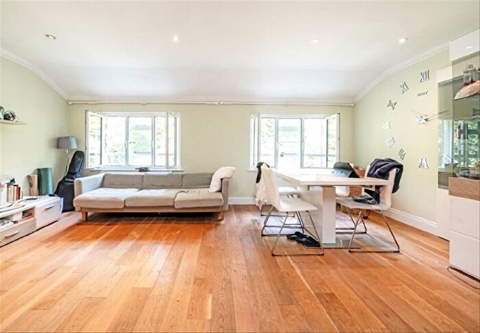 1 Bedroom Flat To Rent In Sussex Gardens, Notting Hill, W2