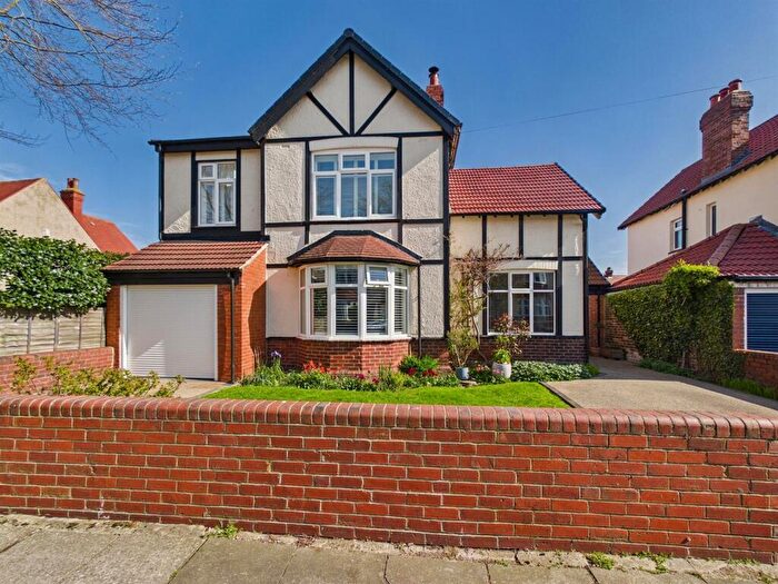 4 Bedroom Detached House For Sale In St. Georges Crescent, Monkseaton, NE25