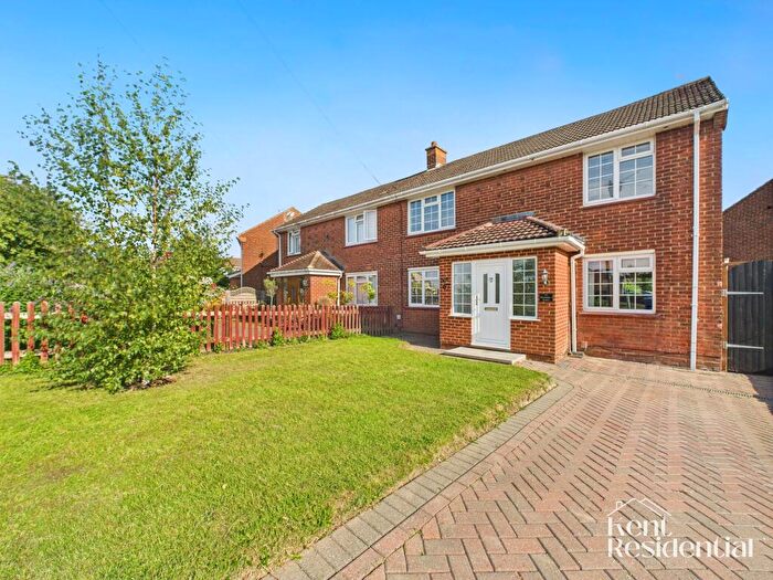 3 Bedroom Semi-Detached House For Sale In Swanstree Avenue, Sittingbourne, ME10