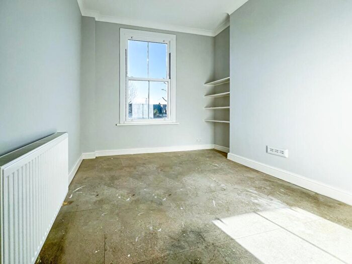 2 Bedroom Apartment To Rent In Weech Road, West Hampstead, NW6