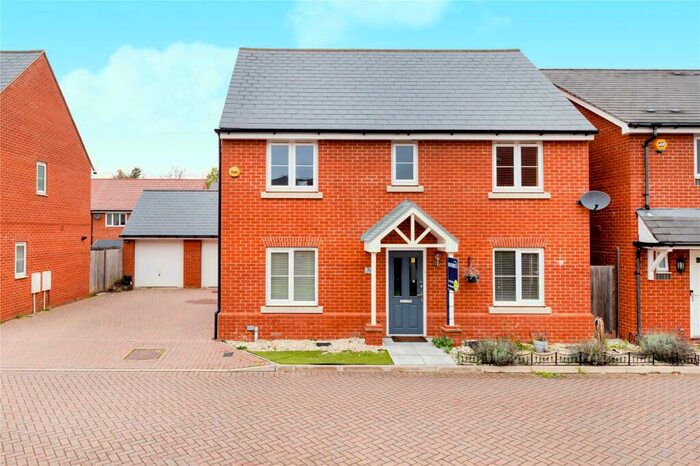 4 Bedroom Detached House To Rent In Fawn Drive, Three Mile Cross, Berkshire, RG7
