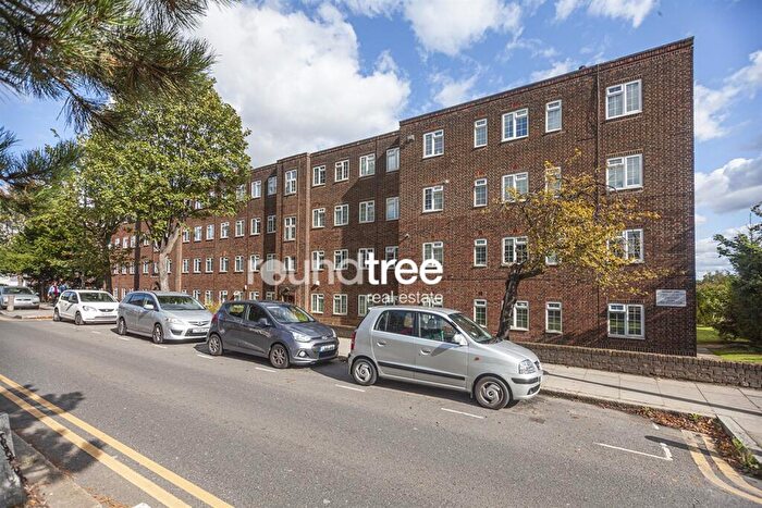 2 Bedroom Flat To Rent In Burnham Court, Brent Street, Hendon, NW4