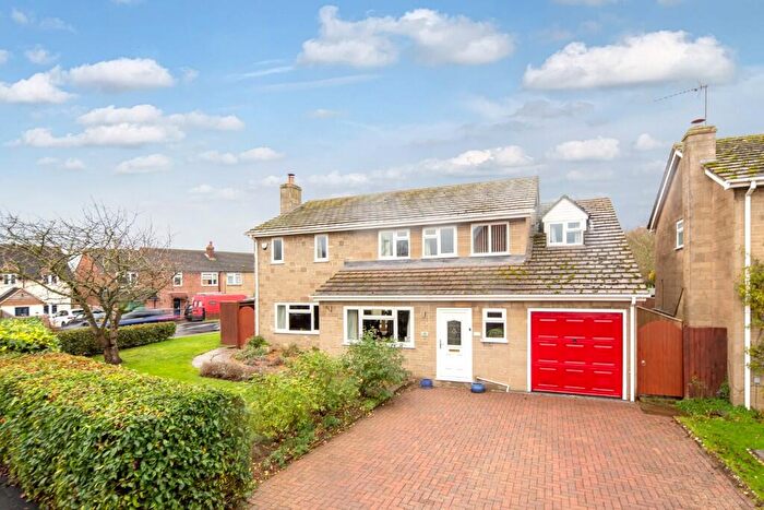 4 Bedroom Detached House For Sale In Fortescue Drive, Chesterton, OX26