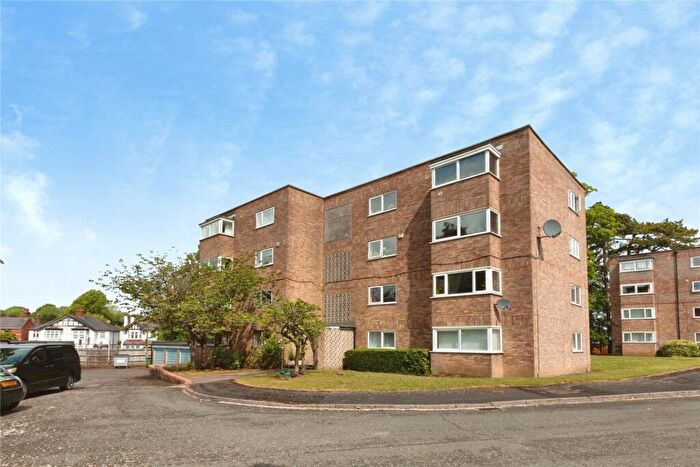 2 Bedroom Flat For Sale In Frescade Crescent, Basingstoke, Hampshire, RG21