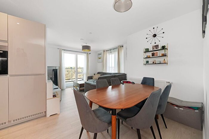 3 Bedroom Flat For Sale In Pomeroy Street, New Cross, London, SE14