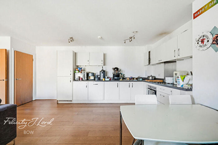 3 Bedroom Apartment For Sale In St Clements Avenue, London, E3