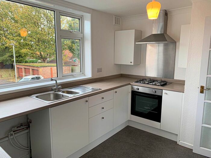 2 Bedroom Flat To Rent In Poplar Gardens, Scunthorpe DN16
