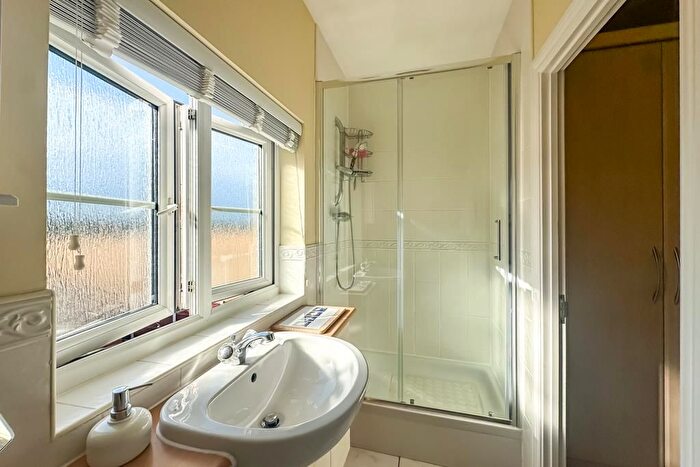 4 Bedroom Detached House For Sale In Stilwells, Rochford, SS4