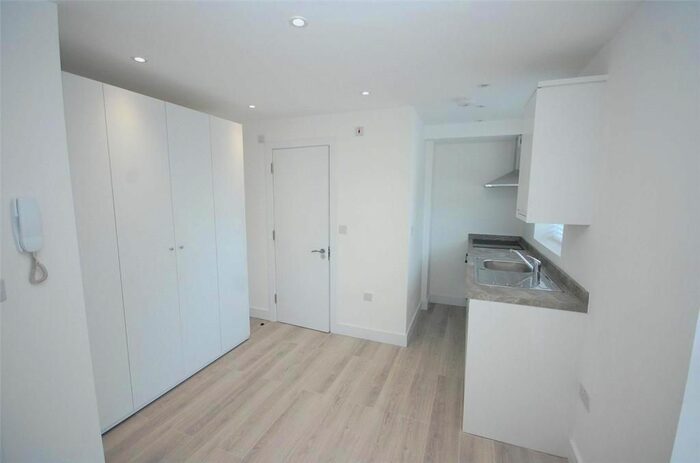 Studio To Rent In Regents Park Road, Finchley, N3