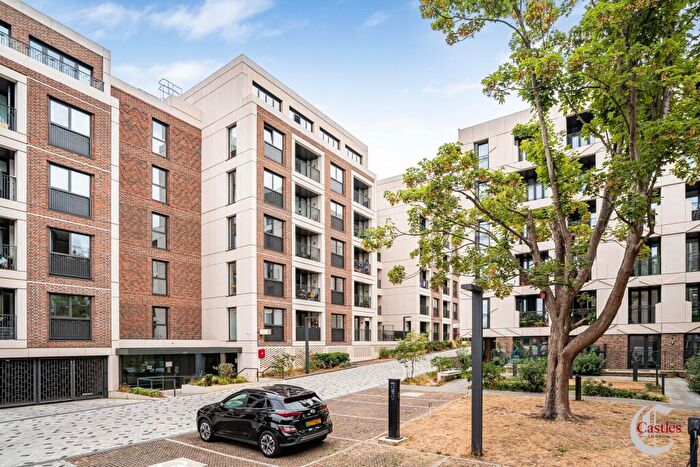2 Bedroom Flat For Sale In Uren House, Farnfield Close, N8