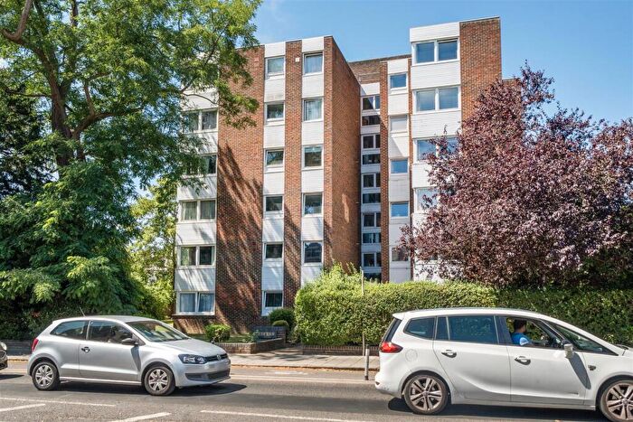 2 Bedroom Apartment For Sale In Ewell Road, Surbiton, KT6