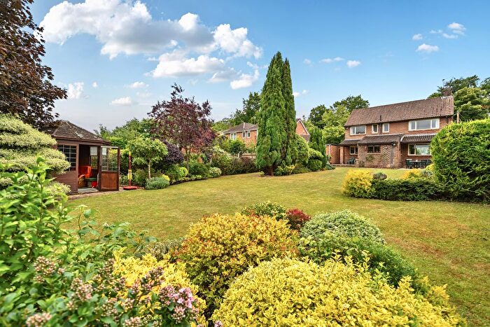 3 Bedroom Detached House For Sale In Godwin Close, Winchester, SO22