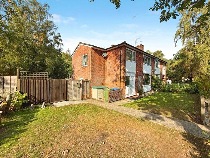 2 Bedroom Maisonette For Sale In Cricket Field Grove, Crowthorne, Berkshire, RG45