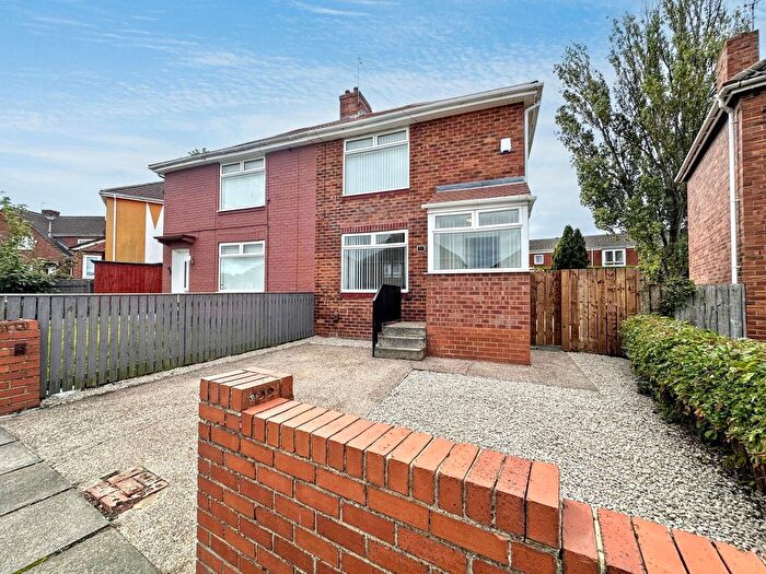 3 Bedroom Semi-Detached House For Sale In Leam Gardens, Wardley, Gateshead, NE10