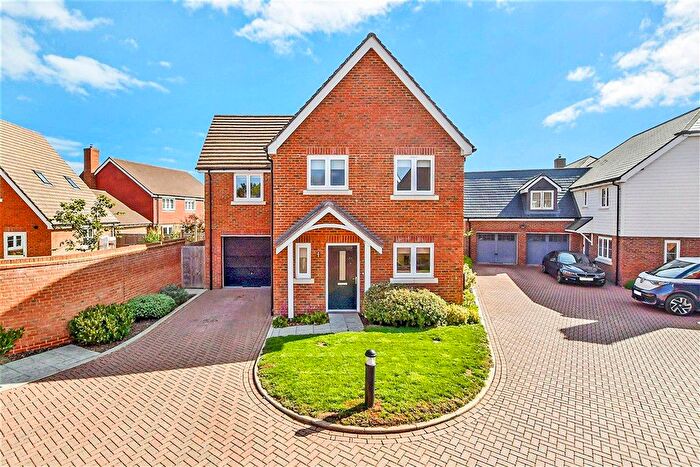 4 Bedroom Detached House For Sale In Seymour Drive, Marden, Tonbridge, Kent, TN12