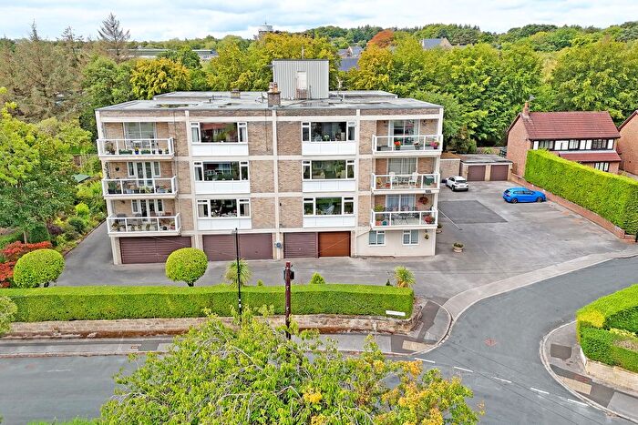 3 Bedroom Flat For Sale In Harlow Oval Court, Harrogate, HG2