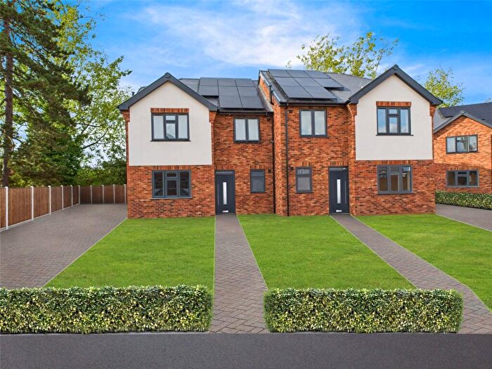 3 Bedroom Semi Detached House For Sale In Brookers Hill, Shinfield, Reading, Berkshire, RG2