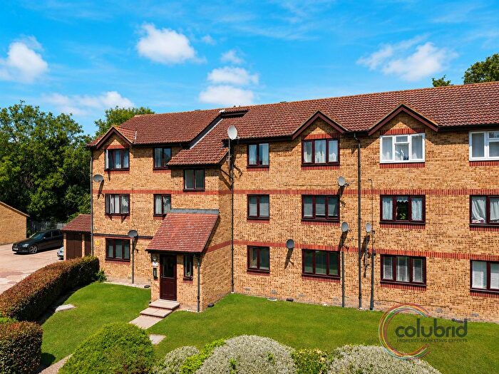 1 Bedroom Flat For Sale In Hayes Close, Grays, RM20