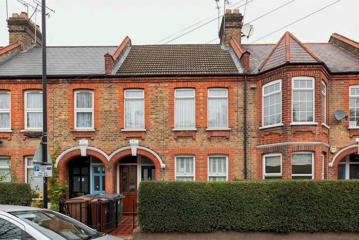 2 Bedroom Flat For Sale In Brettenham Road, Walthamstow, E17