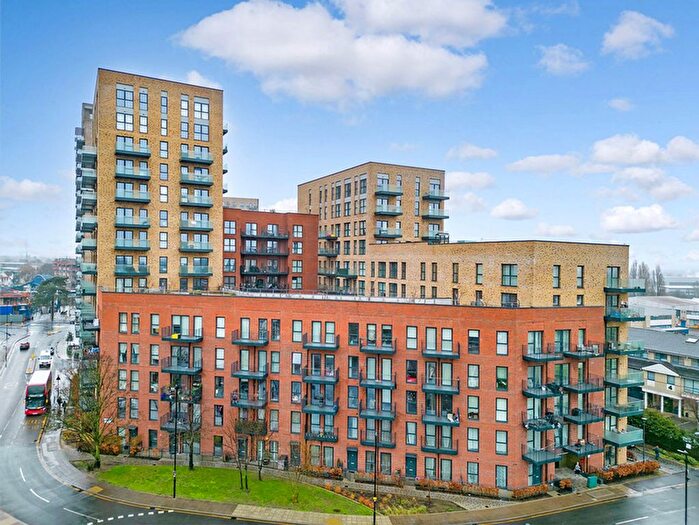 2 Bedroom Flat For Sale In Merrick Road, Southall, UB2