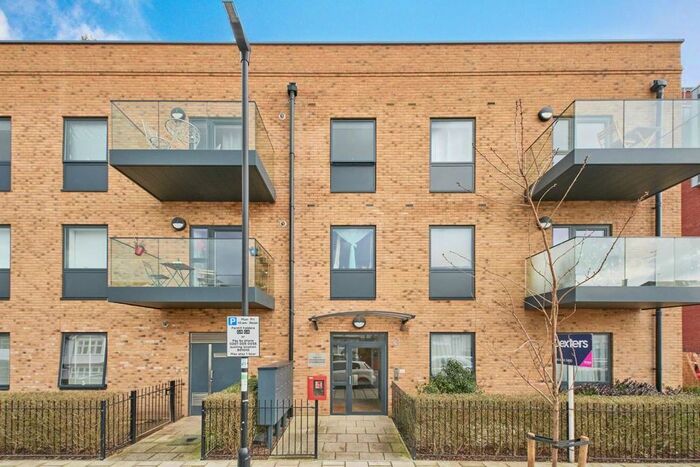 2 Bedroom Flat To Rent In Blairderry Road, London, SW2