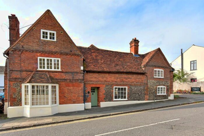 4 Bedroom Detached House To Rent In High Street, Lane End, High Wycombe, Buckinghamshire, HP14