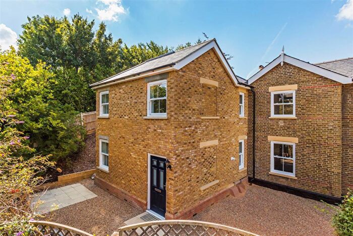 2 Bedroom Flat To Rent In Randalls Road, Leatherhead, KT22