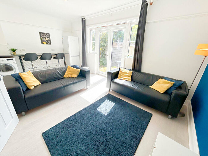 7 Bedroom Semi-Detached House To Rent In Granby Grove, Southampton, SO17