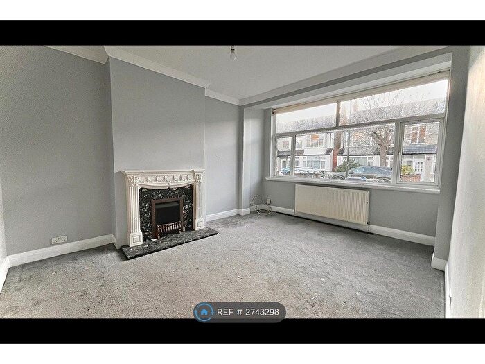 3 Bedroom Terraced House To Rent In Avenue Road, London, SW16