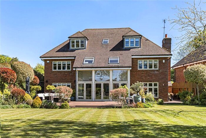 5 Bedroom Detached House For Sale In Jesslyn Close, Weston Favell Village, Northampton, Northamptonshire, NN3