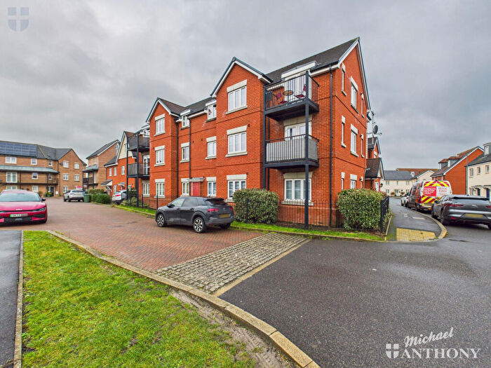 2 Bedroom Flat For Sale In Carrick Street, Aylesbury, HP18