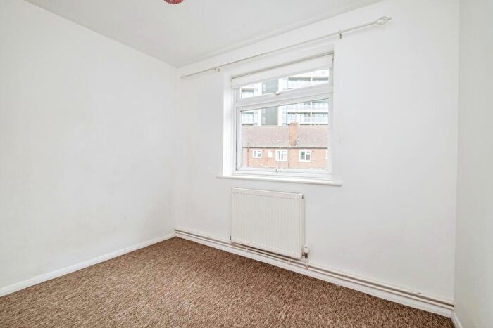 2 Bedroom Flat For Sale In Goldsworth Road, Woking, Surrey, GU21