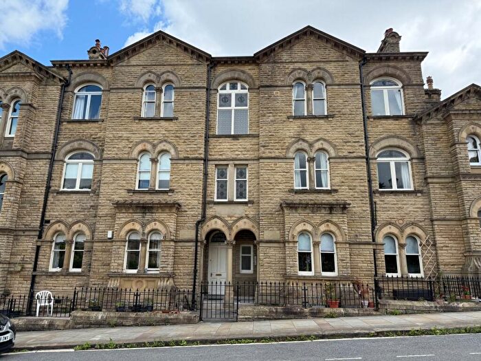 2 Bedroom Apartment For Sale In Victoria Road, Shipley, BD18
