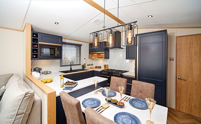 2 Bedroom Mobile/park Home For Sale In St. Marys Road, Birnam, Dunkeld, PH8