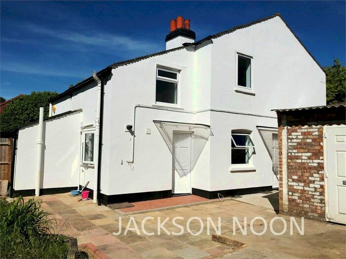 2 Bedroom End Of Terrace House To Rent In Leatherhead Road, Chessington, KT9