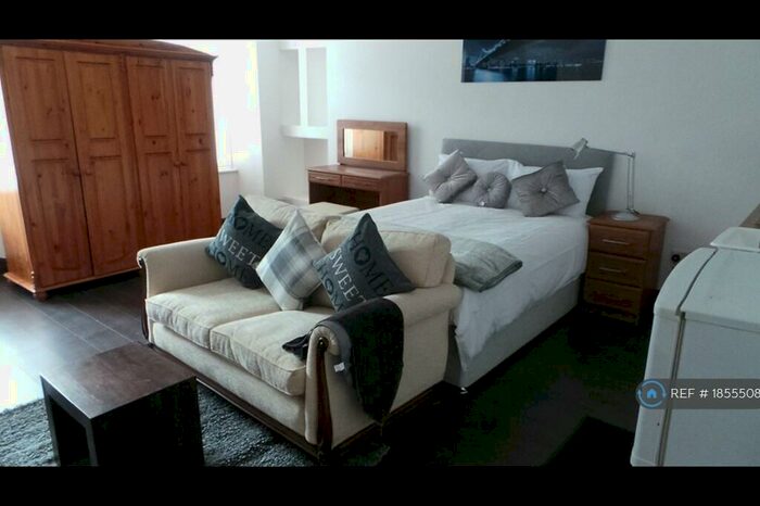 Studio To Rent In Paisley Road West, Glasgow, G51