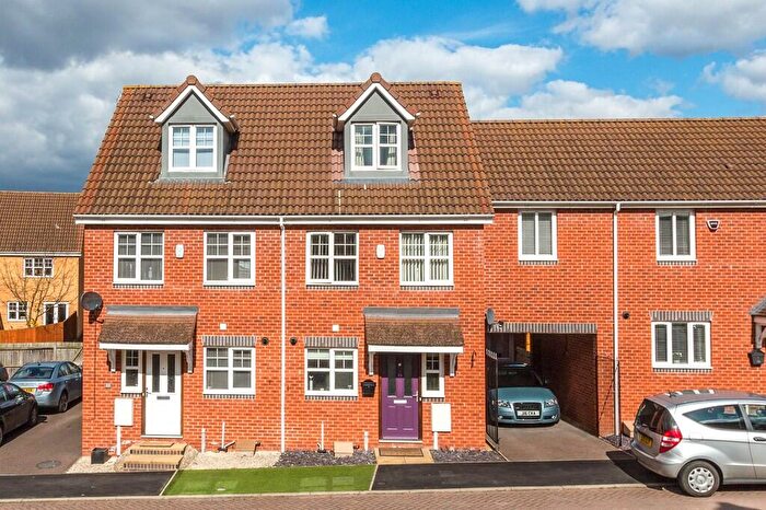 3 Bedroom Town House To Rent In Vicarage Road, Rushden, NN10