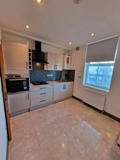 2 Bedroom Flat To Rent In London, SW17