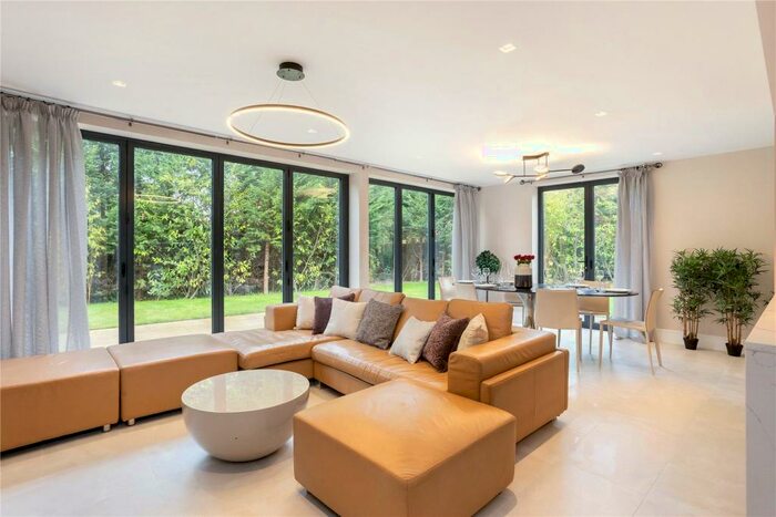 4 Bedroom Detached House To Rent In Adlington Road, Wilmslow, Cheshire, SK9