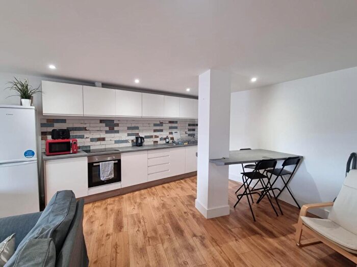 3 Bedroom Apartment To Rent In Tamar House Bed Apartments, Plymouth, PL1