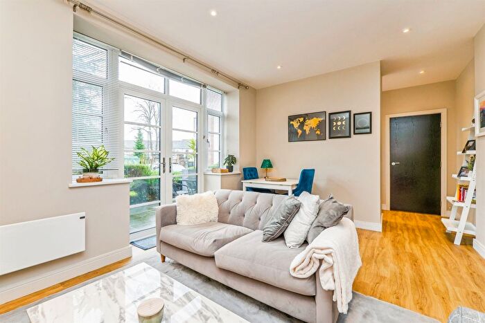 1 Bedroom Flat For Sale In Romilly Crescent, Cardiff, CF11